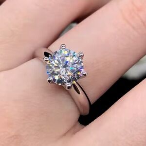 6 prongs solid Planitum set engagement ring in moissanite gemstones